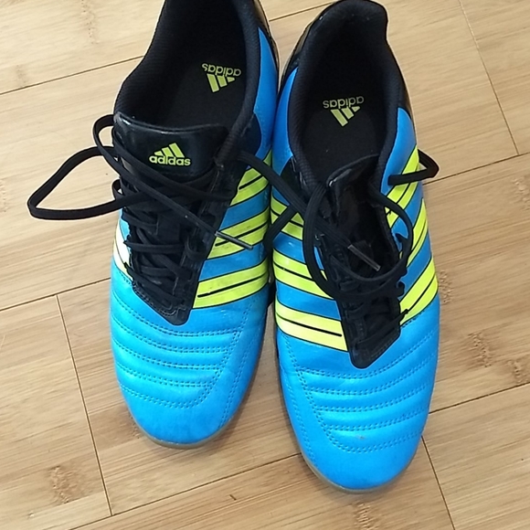 indoor soccer shoes size 7.5